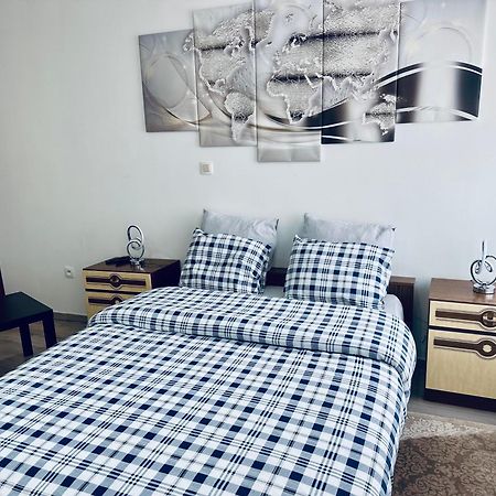 Chambre Et Sdd Privees Dans Une Maison Partagee Avec Des Residents Монс Екстериор снимка