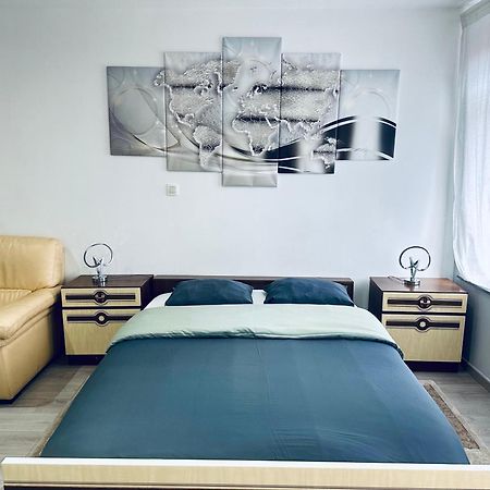 Chambre Et Sdd Privees Dans Une Maison Partagee Avec Des Residents Монс Екстериор снимка