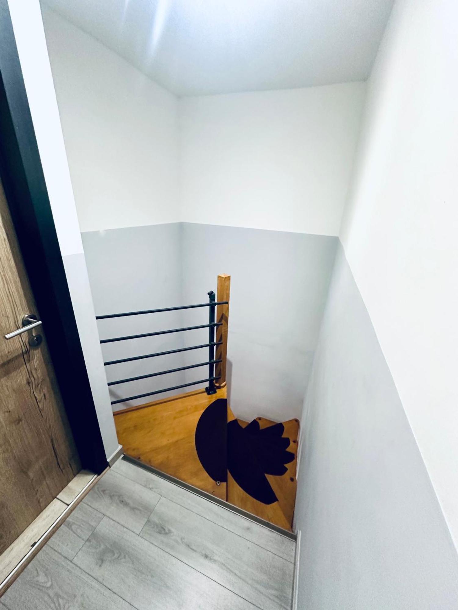 Chambre Et Sdd Privees Dans Une Maison Partagee Avec Des Residents Монс Екстериор снимка