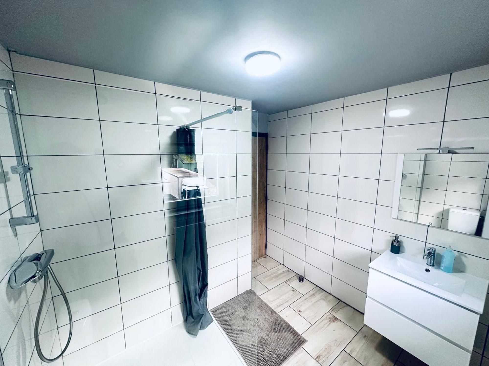 Chambre Et Sdd Privees Dans Une Maison Partagee Avec Des Residents Монс Екстериор снимка