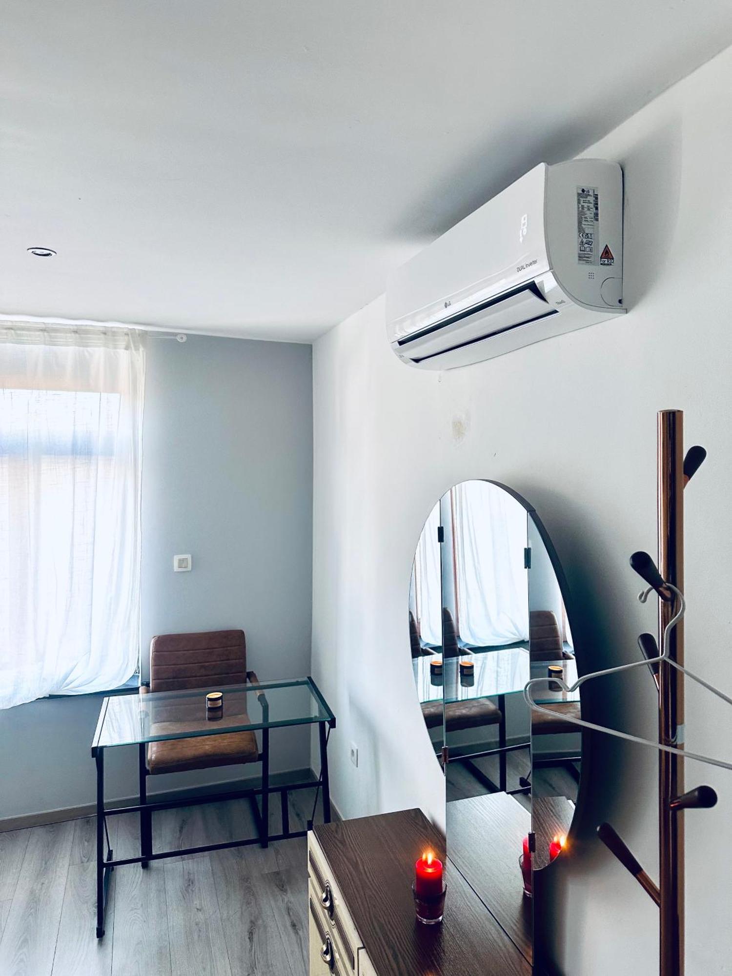 Chambre Et Sdd Privees Dans Une Maison Partagee Avec Des Residents Монс Екстериор снимка